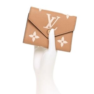 Louis Vuitton Empreinte Victorine Wallet – Monogram Giant Arizona/Creme
